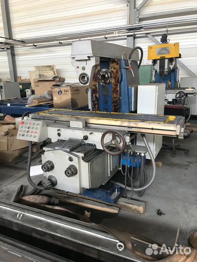 Консольно-фрезерный широкоуниверсальный станок мод