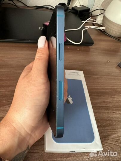 Телефон iPhone13