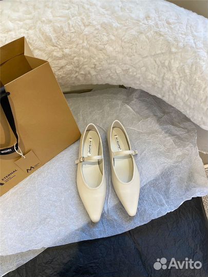 Балетки с острым носом