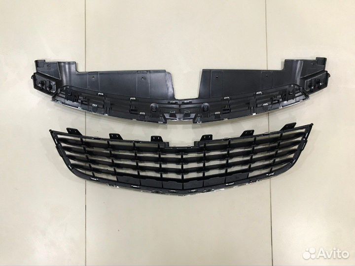 Решетка радиатора (низ) Chevrolet Cruze 2012-2016