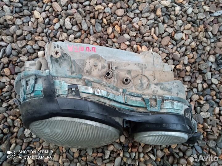 Правая фара Mercedes W210