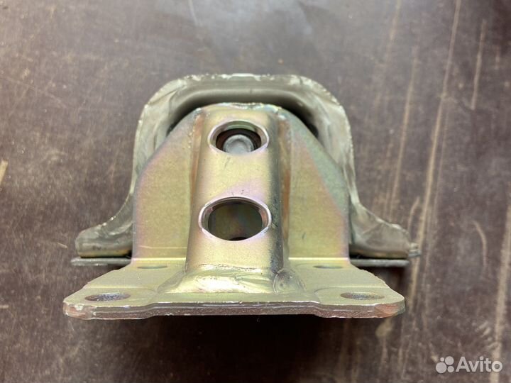 Опора двигателя левая