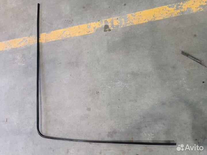 Направляющая шторы салона левая Man Tgx