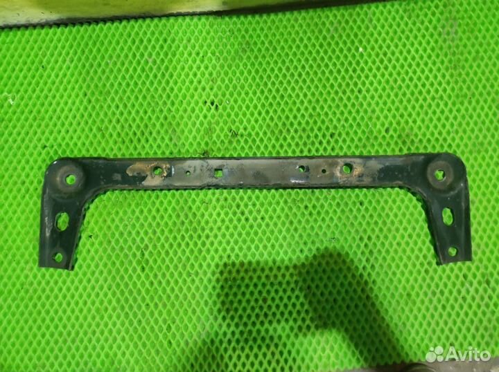 Балка поперечная траверс Nissan note E11