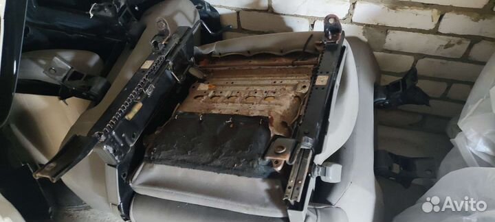 Сиденья Nissan Patrol Y61