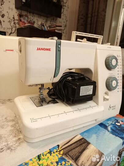 Продам швейную машинку Janome 525S