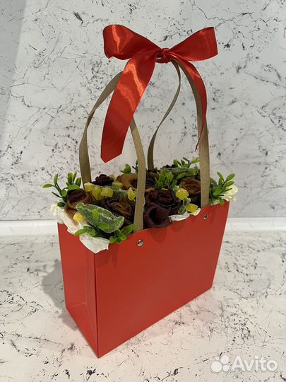 Съедобные букеты, корзины, подарок на 8 марта