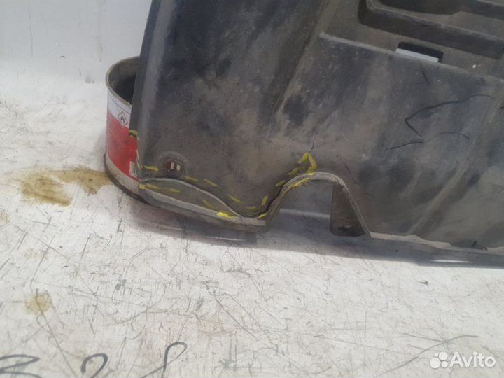 Решетка в бампер передняя Renault Duster 1 2010