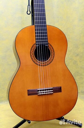 Классические гитара Yamaha