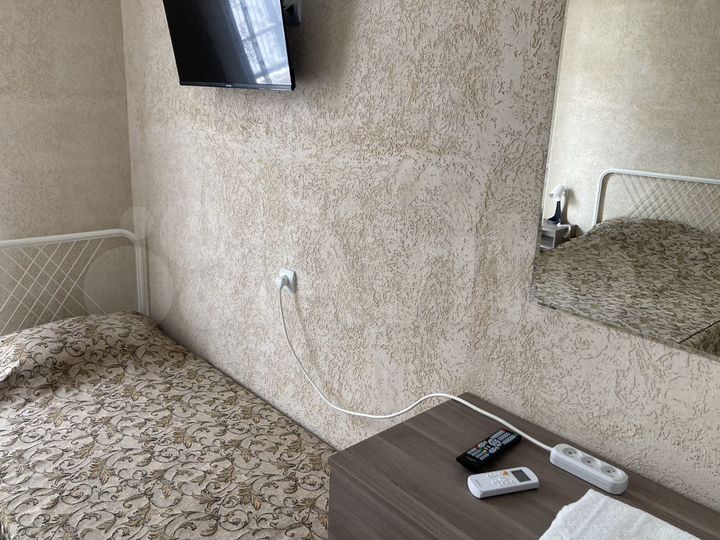 Комната 24 м² в 6-к., 1/2 эт.