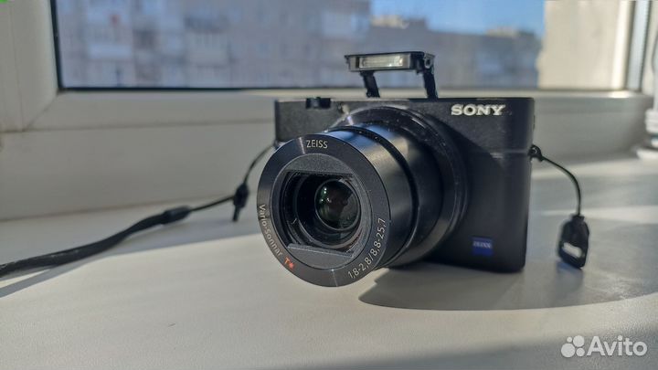 Цифровой фотоаппарат Sony Cyber-shot DSC-RX100M3