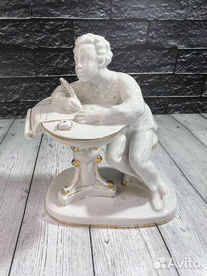 Статуэтка лфз Юный Пушкин