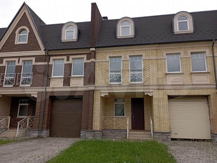 Таунхаус 205 м² на участке 3 сот.