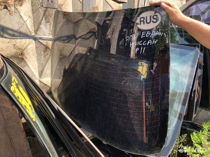 Ниссан примера p11 стекло заднее