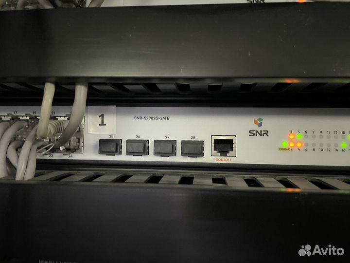 Управляемый коммутатор 2-го уровня SNR-S2982G-24TE