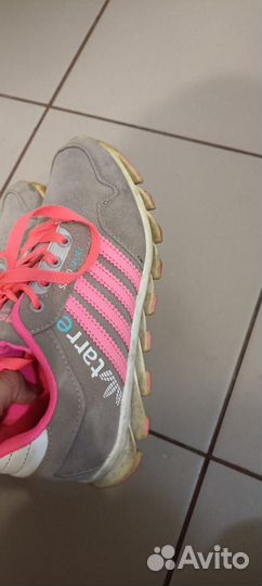 Кроссовки женские