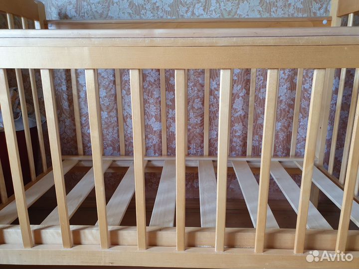 Детская кроватка с матрасом