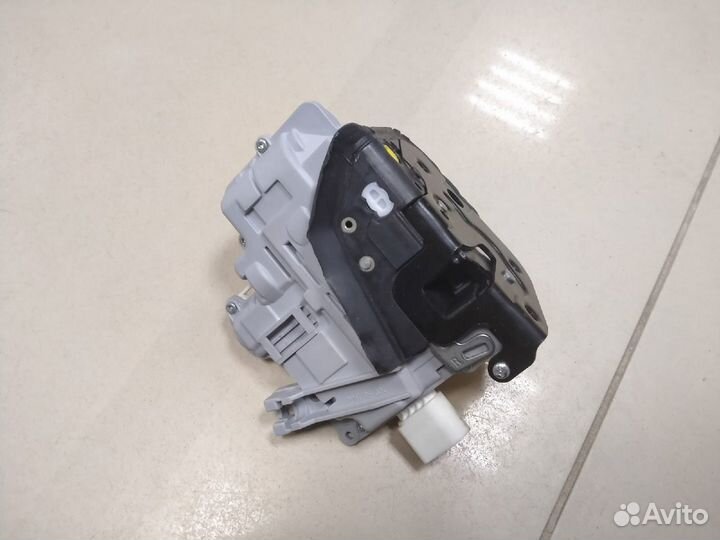 Замок передней правой двери Audi A4