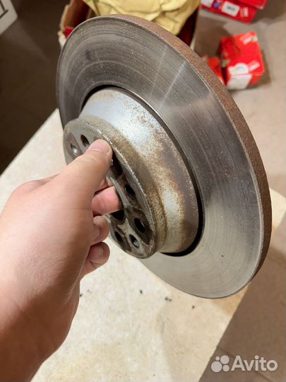 Задние тормозные диски + колодки Vag