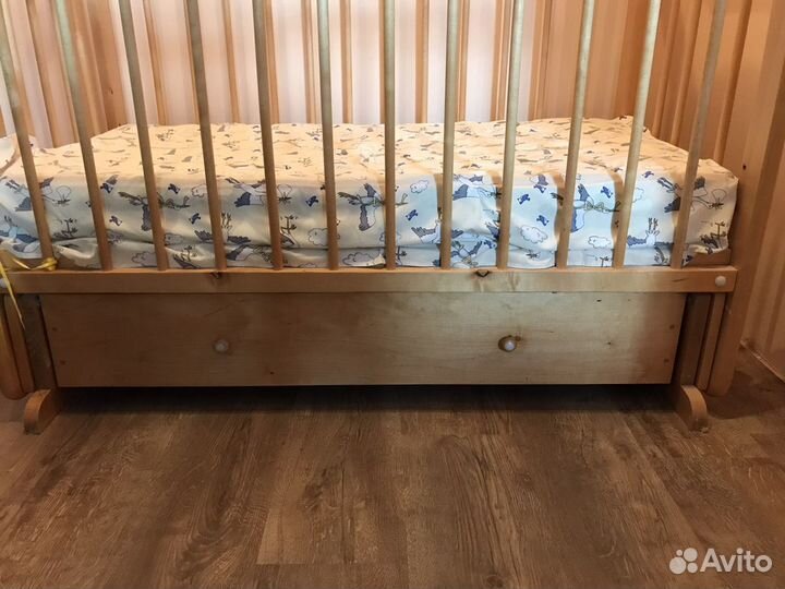 Кровать с маятником