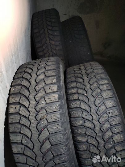 Bridgestone Blizzak Spike-01 205/60 R16