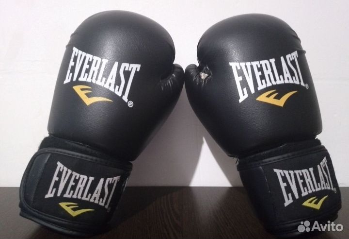 Боксерские перчатки 10 oz Everlast