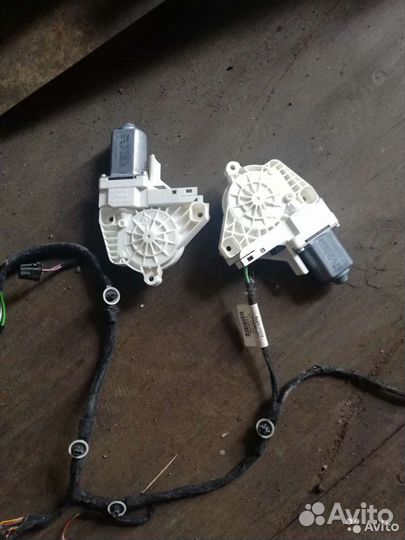 Стеклоподъемник двери Audi q3