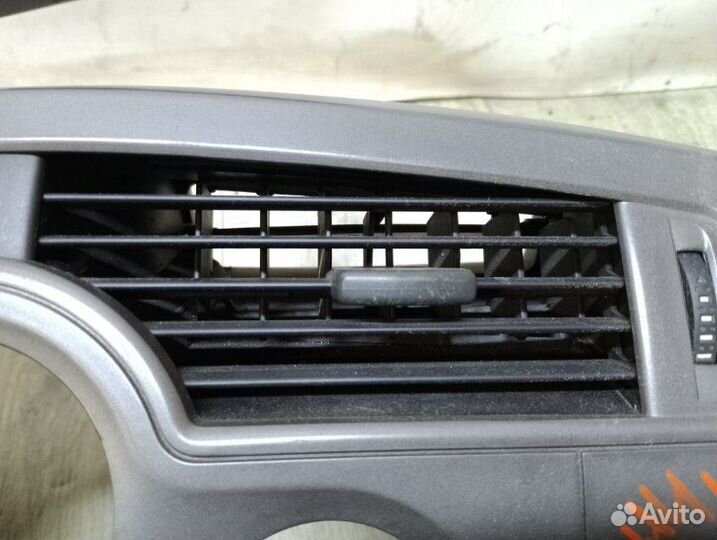 Рамка магнитолы Renault Scenic K9K 2008