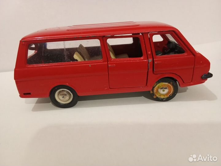 Модель автомобиля RAF-2203 А18 1/43 СССР