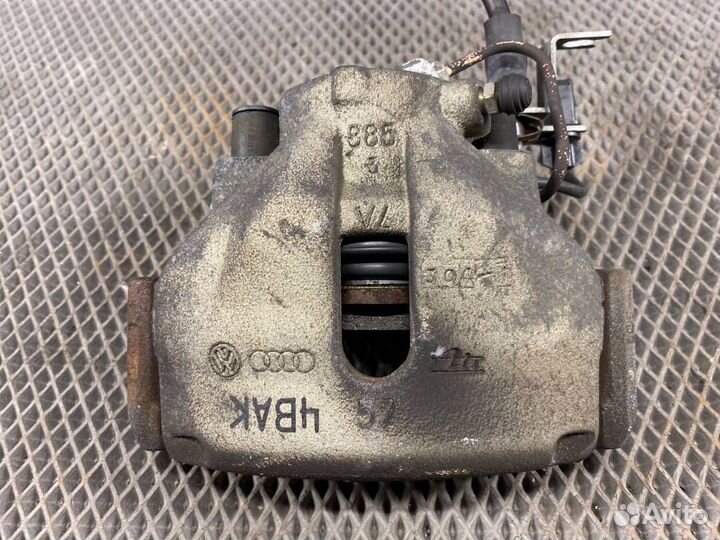 Суппорт передний правый Volkswagen Passat Variant