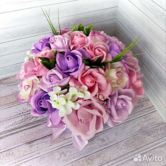 Цветы из мыла в шляпных коробках