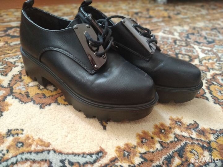 Ботинки женские /на девочку 35 размер