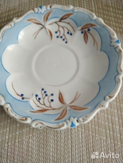 Молочник, чашка и 2 блюдца