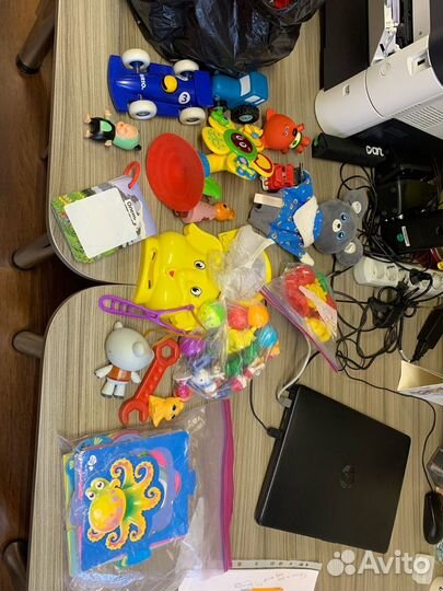 Детские игрушки и книги