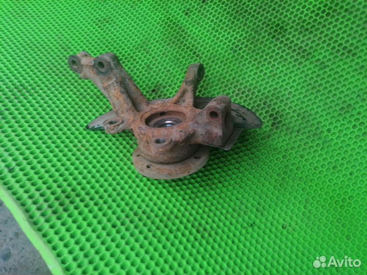 Кулак правый на Renault Sandero 2014-н.в