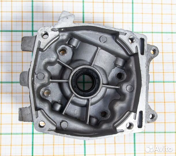 Картер двигателя левый 2т 049cc в сборе с сальника