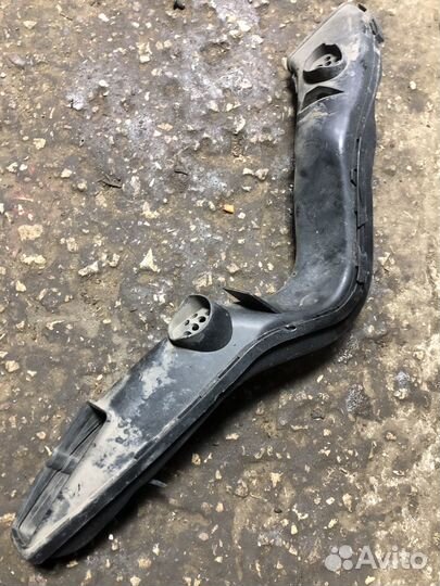 Воздухозаборник Ford Focus 2