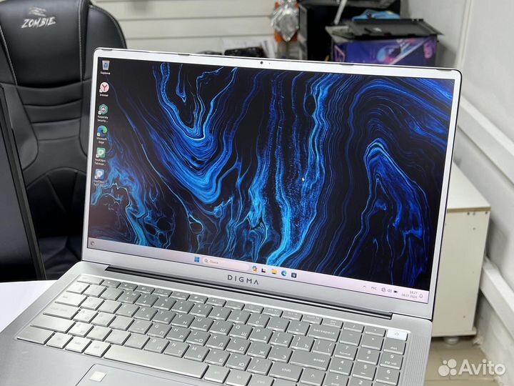 Digma Pro Sprint M / Ryzen 3 3250U/16.1