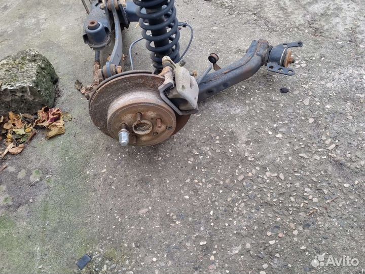 Задняя правая цапва ступица тоета авенсис