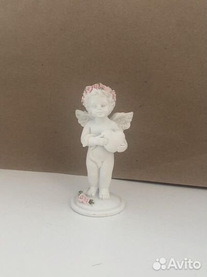 Маленькая фигурка амура