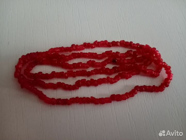 Бусины красные
