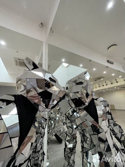 Продажа костюмов, выступление шоу номеров