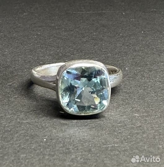 Кольцо с топазом