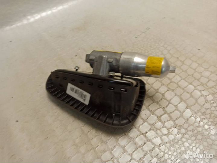 Подушка безопасности в сиденье переднее