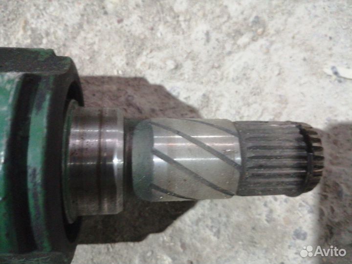 Полуось передняя левая (приводной вал, шрус) Mazda
