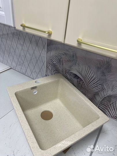 Кухня глянцевая угловая