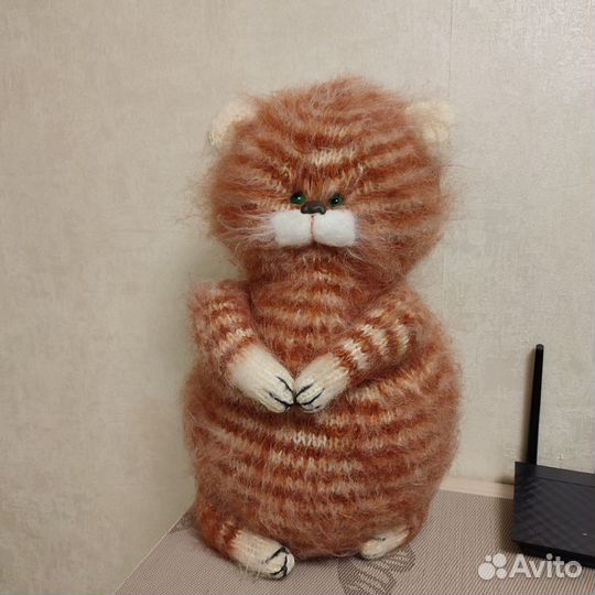 Большой вязаный кот