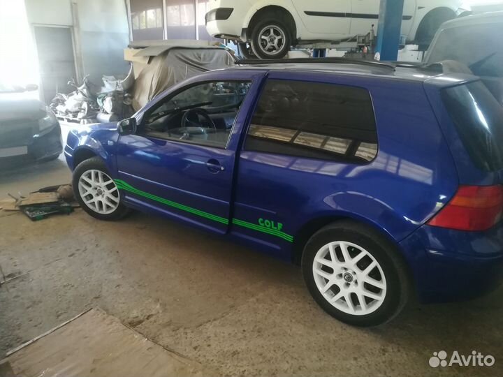 Volkswagen Golf, 1998