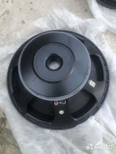 Низкочастотный Динамик Eighteen Sound 15W700