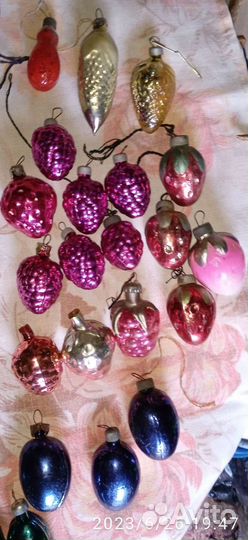 Елочные разные игрушки, овощи и фрукты